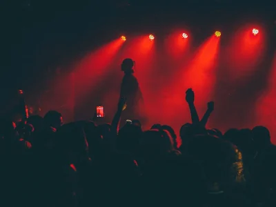 dramatic concert lighting with performer on stage