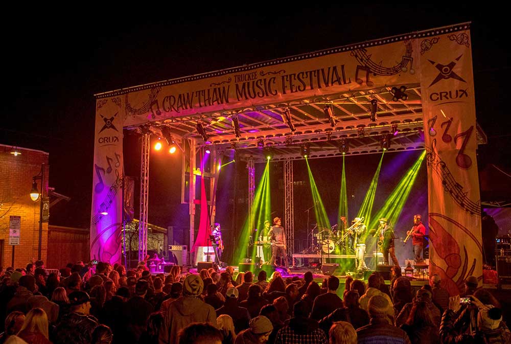 Apex Trailer Stage for rent - Turnkey concert system for events. Stageline Mobile Stage.